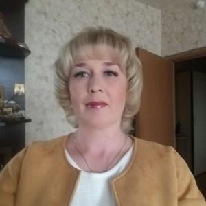 Девушки в Челябинске: Елена, 47 - ищет парня из Челябинска