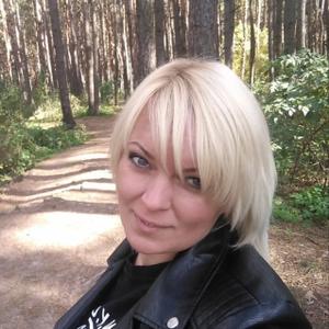 Девушки в Пинске: Елена, 41 - ищет парня из Пинска