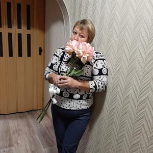 Девушки в Владивостоке: Елена, 57 - ищет парня из Владивостока