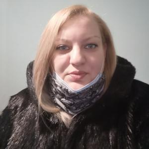 Девушки в Саратове: Valentina, 39 - ищет парня из Саратова