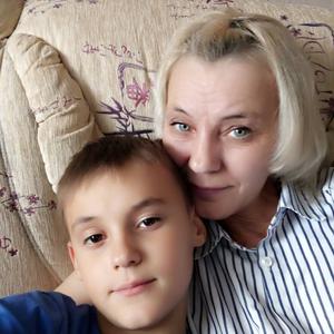 Девушки в Канске: Наталья, 49 - ищет парня из Канска