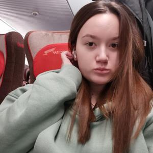 Девушки в Санкт-Петербурге: Алёна, 23 - ищет парня из Санкт-Петербурга