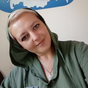 Девушки в Симферополе: Оксана, 40 - ищет парня из Симферополя