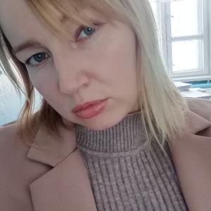 Девушки в Омске: Елена, 35 - ищет парня из Омска