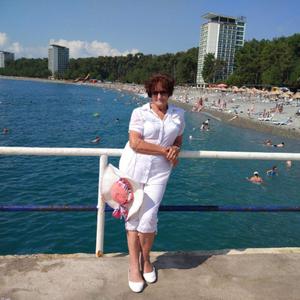 Людмила, 68 лет, Барнаул