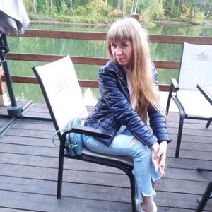 Девушки в Бердске: Елена, 43 - ищет парня из Бердска