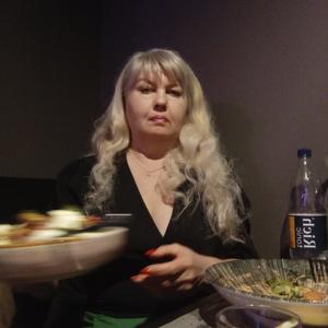 Девушки в Мурманске: Ирина, 59 - ищет парня из Мурманска