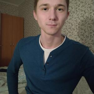 Арсений, 23 года, Москва