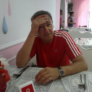 Владислав, 64 года, Радужный
