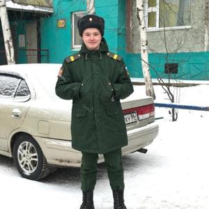Парни в Нижневартовске: Санёчек, 26 - ищет девушку из Нижневартовска