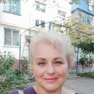 Девушки в Петергофе: Танечка, 61 - ищет парня из Петергофа