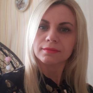 Девушки в Саратове: Ирина Сысуева, 43 - ищет парня из Саратова