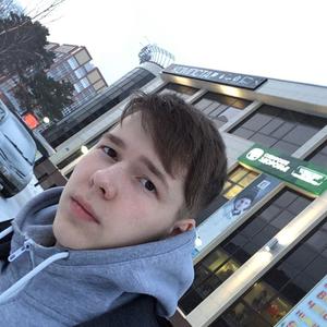 Максим, 25 лет, Северск