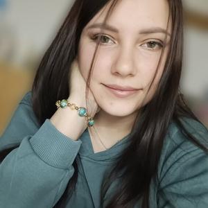 Девушки в Омске: Надежда, 24 - ищет парня из Омска