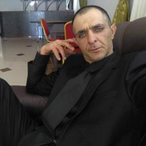Robert, 39 лет, Armenia