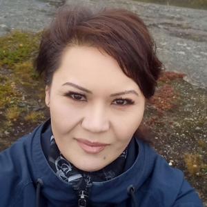 Девушки в Мурманске: Медина, 43 - ищет парня из Мурманска