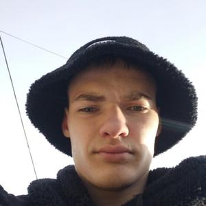 Парни в Олымский: Илья, 18 - ищет девушку из Олымский