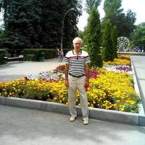 Влад, 64 года, Саратов