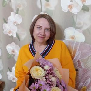 Девушки в Новочебоксарске: Вера, 49 - ищет парня из Новочебоксарска