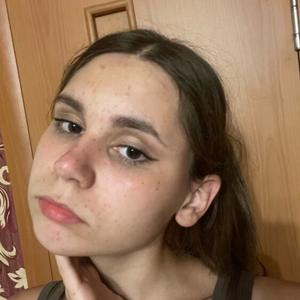 Девушки в Саратове: Катя, 19 - ищет парня из Саратова
