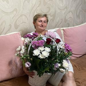 Девушки в Белореченске (Краснодарский край): Елена, 54 - ищет парня из Белореченска (Краснодарский край)