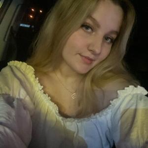 Девушки в Омске: Кристина, 19 - ищет парня из Омска