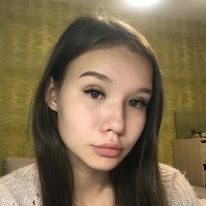 Девушки в Ижевске: Анастасия, 18 - ищет парня из Ижевска