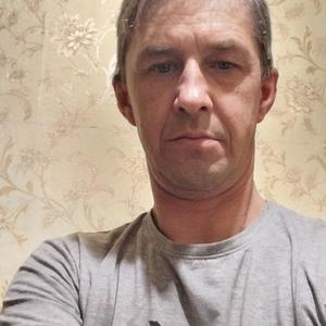 Олег, 46 лет, Калач