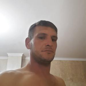 Андрей, 38 лет, Небуг