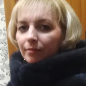 Девушки в Череповце: Лариса, 43 - ищет парня из Череповца