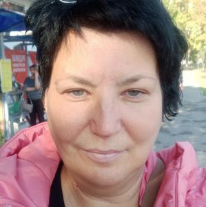 Парни в Саратове: Нелли, 51 - ищет девушку из Саратова