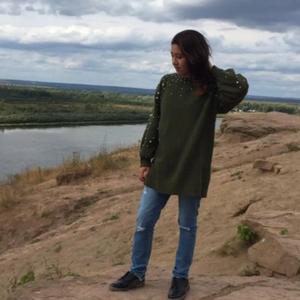 Девушки в Бирске: Арина Валиева, 20 - ищет парня из Бирска