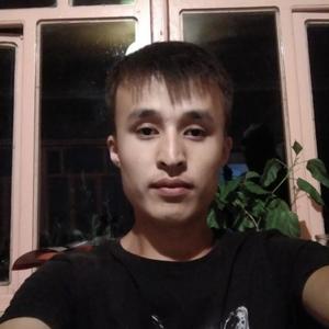Парни в Узгене: Данияр Бактыбеков, 27 - ищет девушку из Узгена