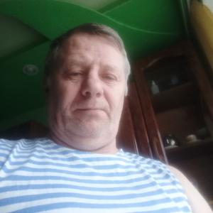 Парни в Белгородский: Юрий, 63 - ищет девушку из Белгородский
