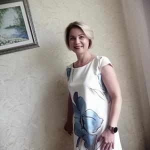 Девушки в Ульяновске: Елена, 42 - ищет парня из Ульяновска