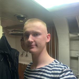 Парни в Калининграде: Андрей, 23 - ищет девушку из Калининграда