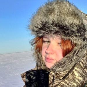 Девушки в Омске: Лиза, 18 - ищет парня из Омска