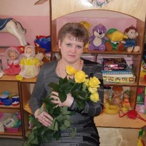 Девушки в Азове: Людмила Матвиенко, 59 - ищет парня из Азова