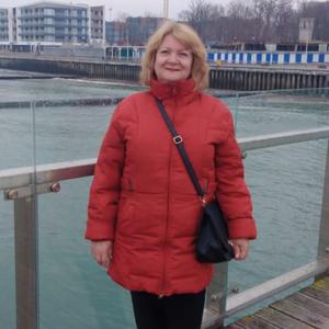 Девушки в Калининграде: Виктория Калининград, 64 - ищет парня из Калининграда