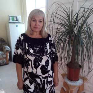Девушки в Омске: Екатерина, 61 - ищет парня из Омска