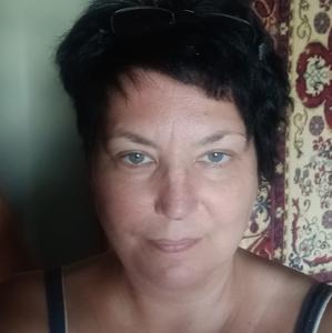 Парни в Саратове: Нелли, 51 - ищет девушку из Саратова