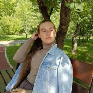 Девушки в Ангарске: Юлия, 18 - ищет парня из Ангарска