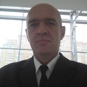 Василий, 48 лет, Родники