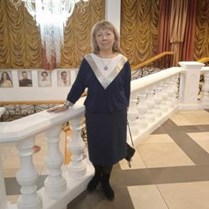 Девушки в Екатеринбурге: Людмила, 68 - ищет парня из Екатеринбурга