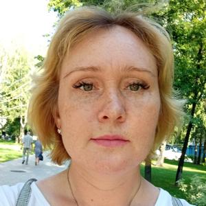 Девушки в Ижевске: Елена, 39 - ищет парня из Ижевска