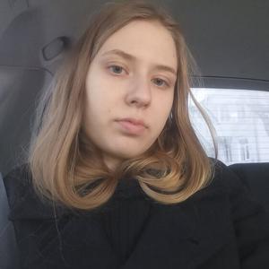 Девушки в Екатеринбурге: Кристина, 22 - ищет парня из Екатеринбурга