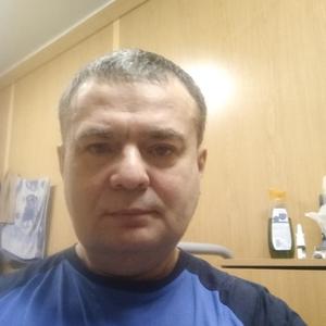 Виктор, 47 лет, Волхов