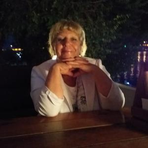 Девушки в Саратове: Зоечка, 58 - ищет парня из Саратова