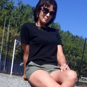 Девушки в Перми: Nadezhda, 45 - ищет парня из Перми