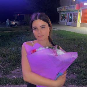 Девушки в Саратове: Angelina, 19 - ищет парня из Саратова